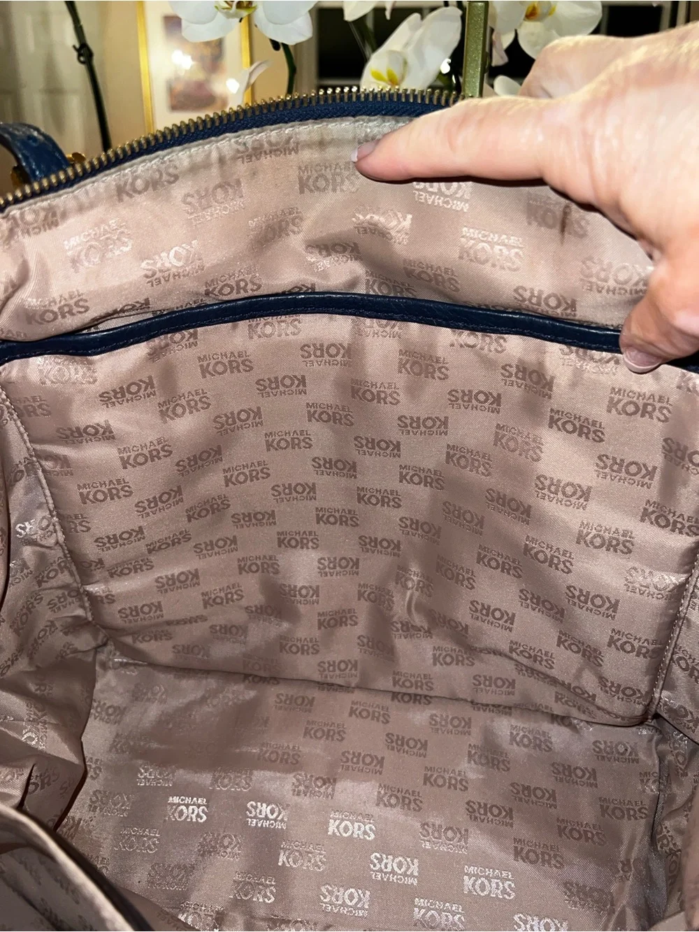 Michael Kors Jet Set Navy Pebbled Leather Tote Bag Gold Hardware MK Charm Large - Picture 15 of 16